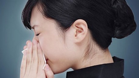 Hắt hơi liên tục là bệnh gì?